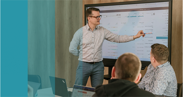 Seculyze consultants working with a SOC team